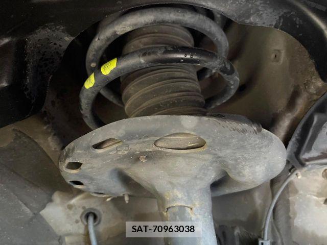 Toyota VOXY 2017-02 7226898-19