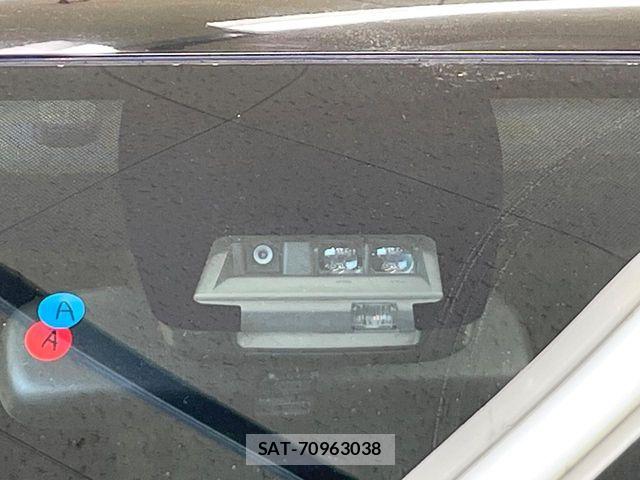 Toyota VOXY 2017-02 7226898-2