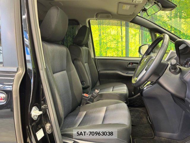 Toyota VOXY 2017-02 7226898-7