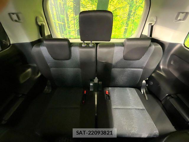 Toyota VOXY 2017-02 7226900-9