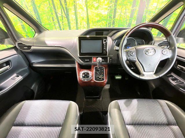 Toyota VOXY 2017-02 7226900-1