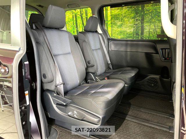 Toyota VOXY 2017-02 7226900-8