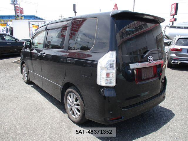 Toyota VOXY 2011-06 7226859-9