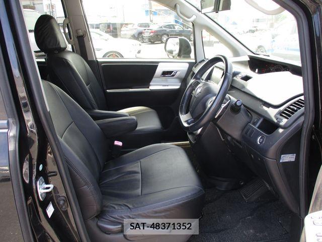 Toyota VOXY 2011-06 7226859-10