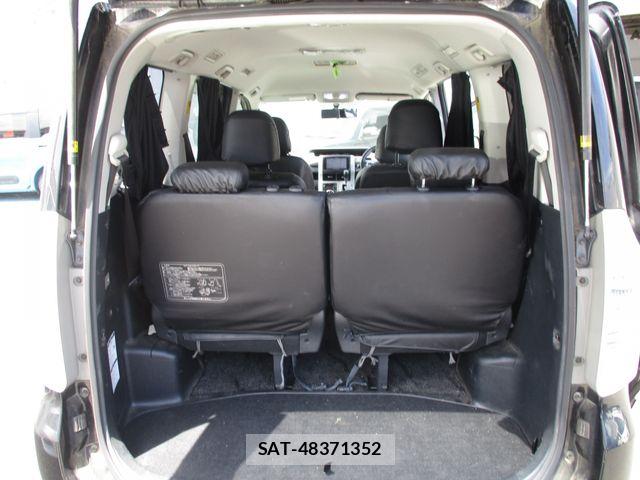 Toyota VOXY 2011-06 7226859-16