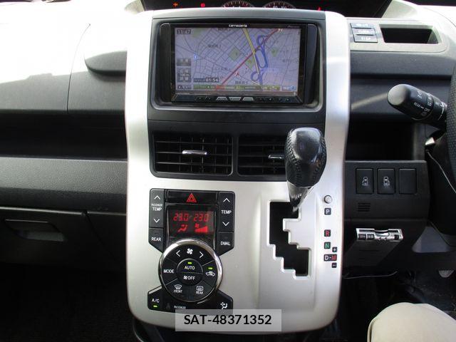 Toyota VOXY 2011-06 7226859-17