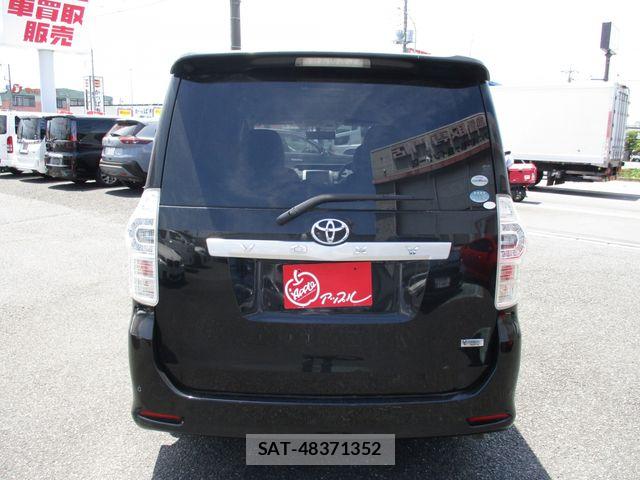 Toyota VOXY 2011-06 7226859-4