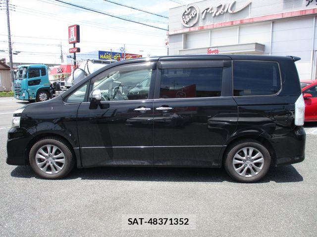 Toyota VOXY 2011-06 7226859-5