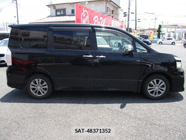 Toyota VOXY 2011-06 7226859-6