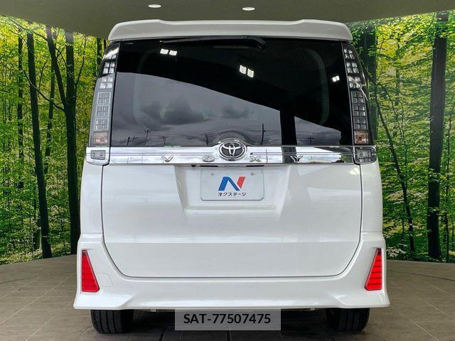 Toyota VOXY 2016-05 7226894-15