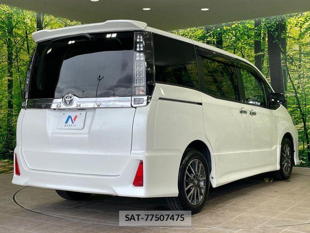 Toyota VOXY 2016-05 7226894-17