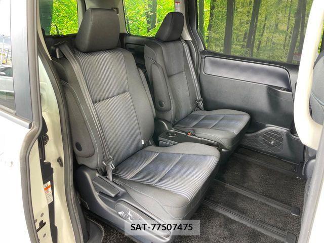 Toyota VOXY 2016-05 7226894-8