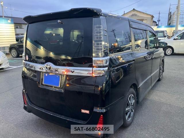 Toyota VOXY 2019-04 7226933-2