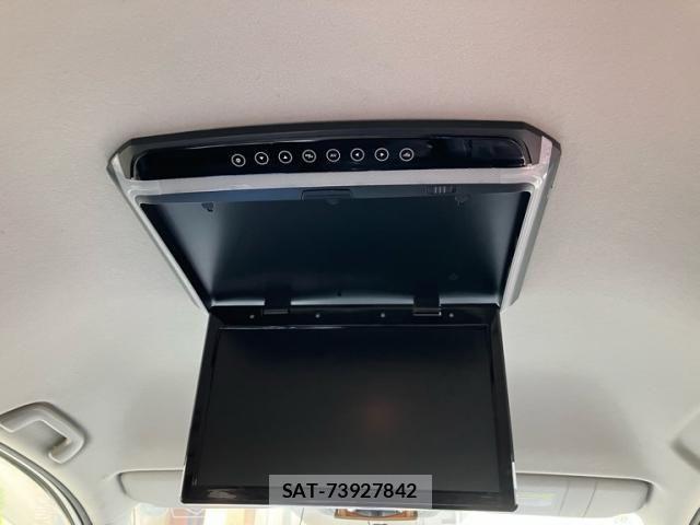Toyota VOXY 2009-06 7226848-11