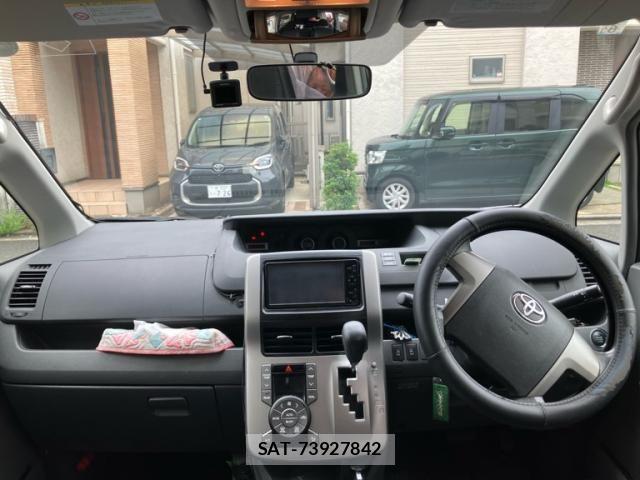 Toyota VOXY 2009-06 7226848-12