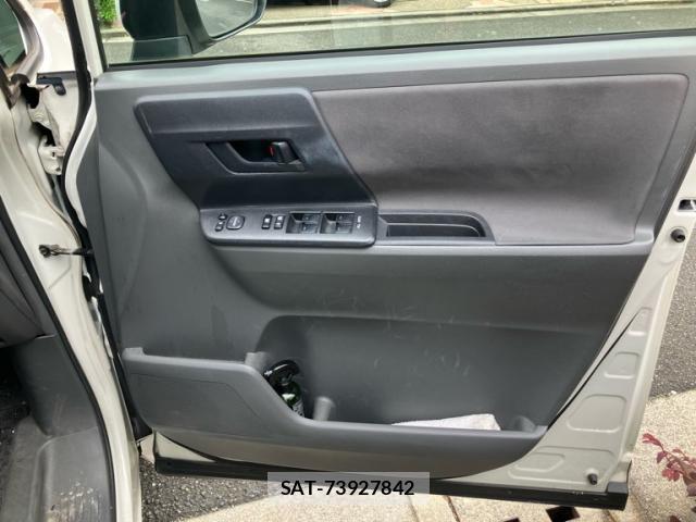 Toyota VOXY 2009-06 7226848-13