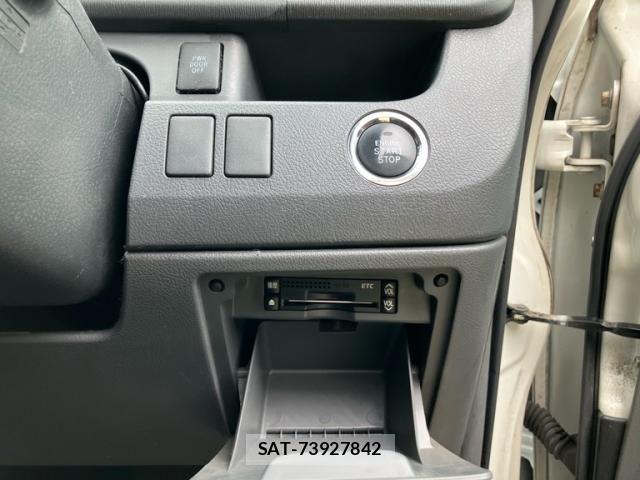 Toyota VOXY 2009-06 7226848-14