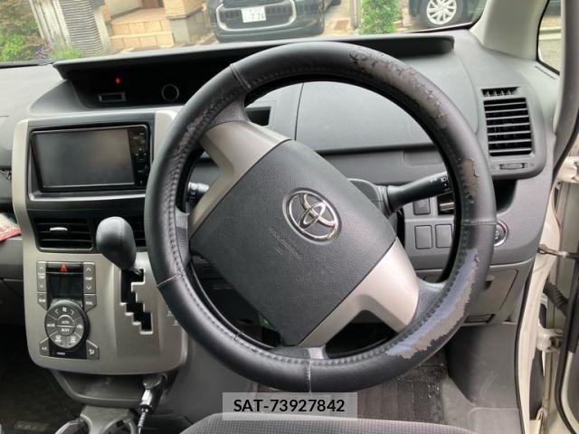 Toyota VOXY 2009-06 7226848-16