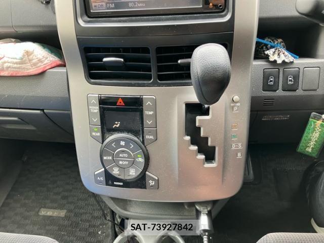 Toyota VOXY 2009-06 7226848-18