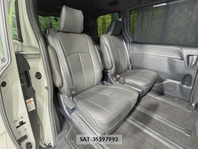 Toyota VOXY 2021-07 7226957-9