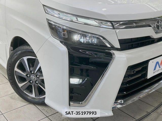 Toyota VOXY 2021-07 7226957-14