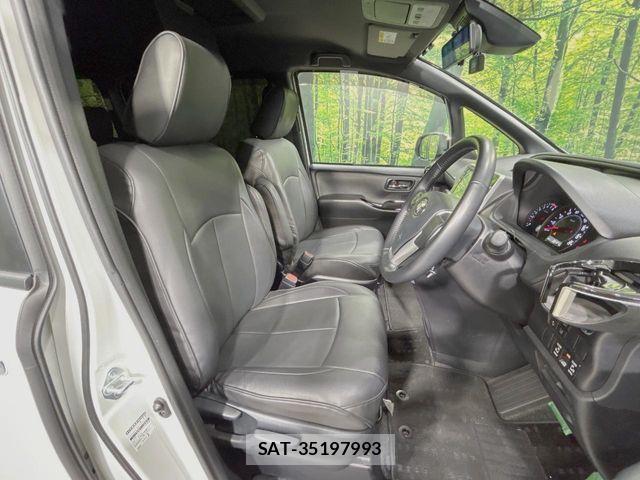 Toyota VOXY 2021-07 7226957-8