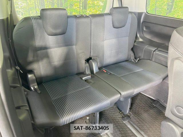 Toyota VOXY 2015-10 7226884-9