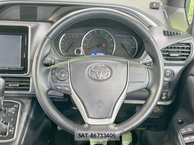 Toyota VOXY 2015-10 7226884-11