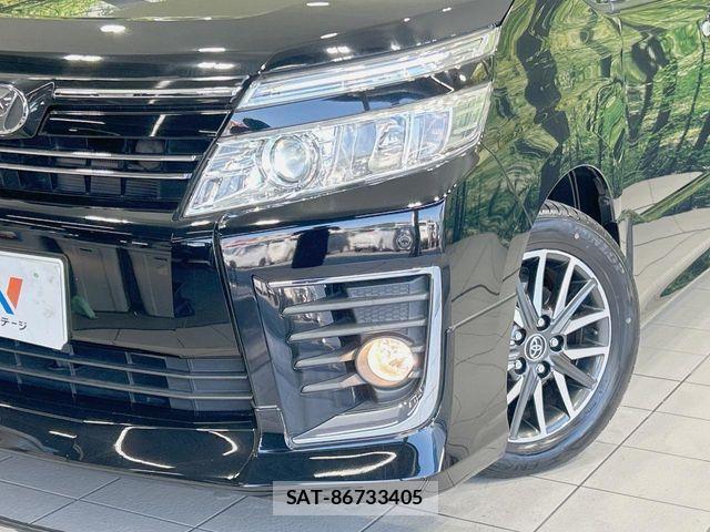 Toyota VOXY 2015-10 7226884-12