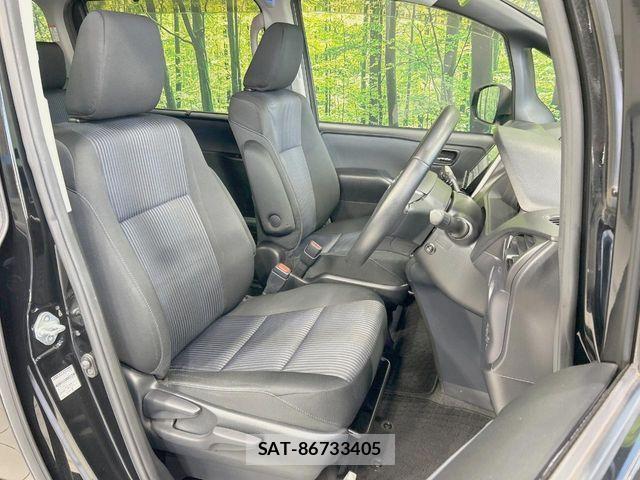 Toyota VOXY 2015-10 7226884-7