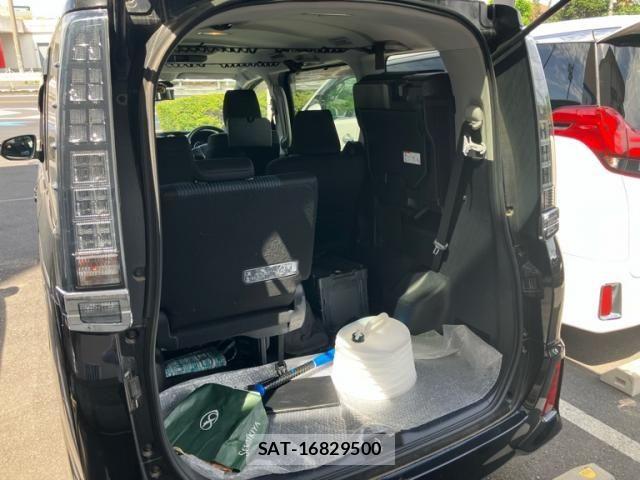 Toyota VOXY 2016-02 7226890-9