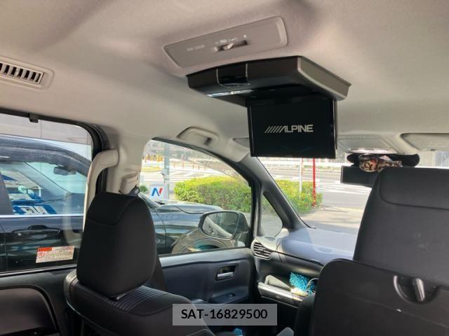 Toyota VOXY 2016-02 7226890-12