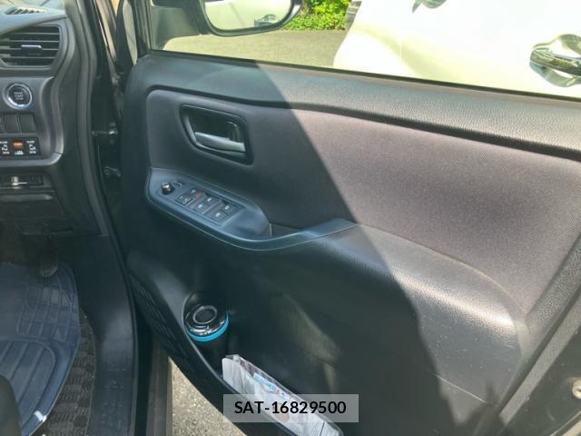 Toyota VOXY 2016-02 7226890-13