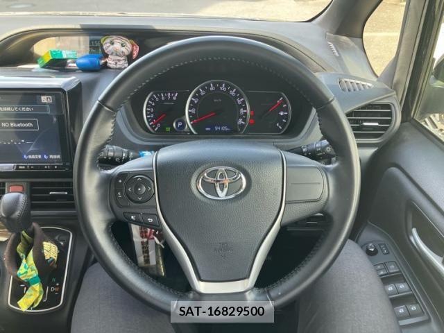 Toyota VOXY 2016-02 7226890-17
