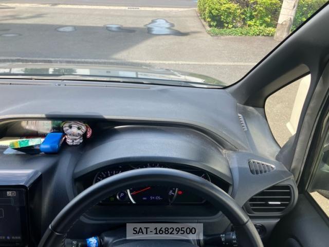 Toyota VOXY 2016-02 7226890-18