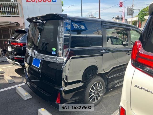 Toyota VOXY 2016-02 7226890-2