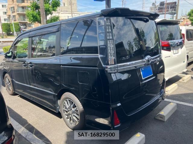 Toyota VOXY 2016-02 7226890-3
