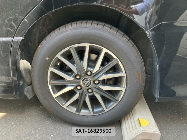Toyota VOXY 2016-02 7226890-5
