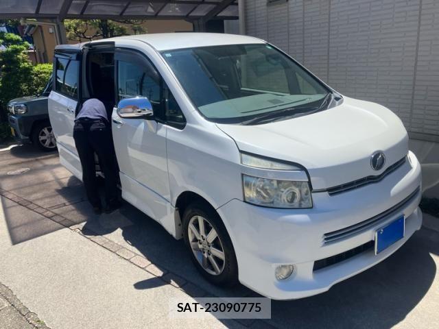 Toyota VOXY 2009-12 7226853-0