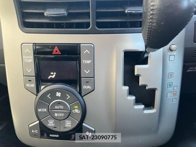 Toyota VOXY 2009-12 7226853-12