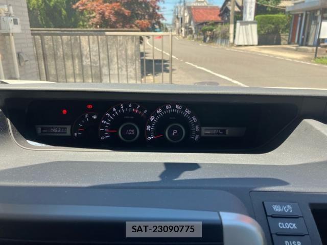 Toyota VOXY 2009-12 7226853-17