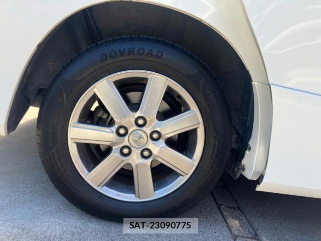 Toyota VOXY 2009-12 7226853-18