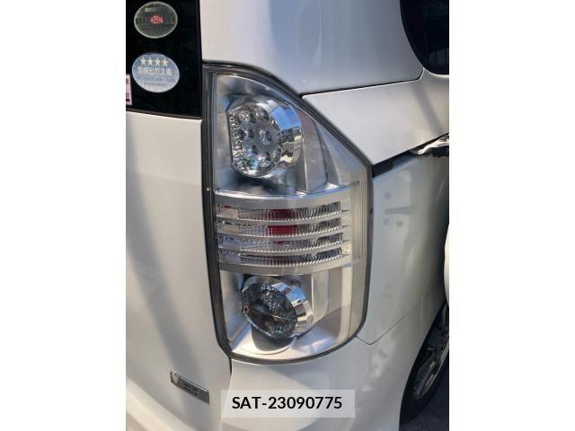 Toyota VOXY 2009-12 7226853-20