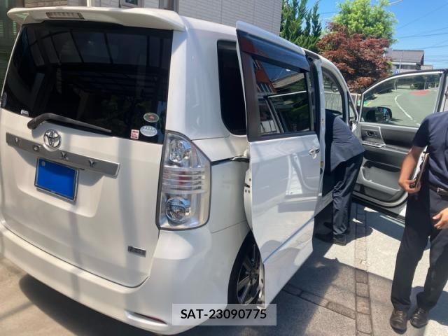 Toyota VOXY 2009-12 7226853-2