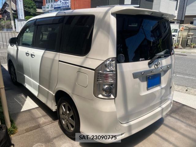 Toyota VOXY 2009-12 7226853-3