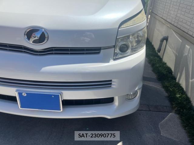 Toyota VOXY 2009-12 7226853-4