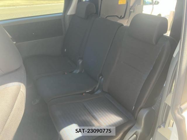 Toyota VOXY 2009-12 7226853-8