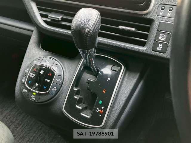 Toyota VOXY 2015-12 7217147-9
