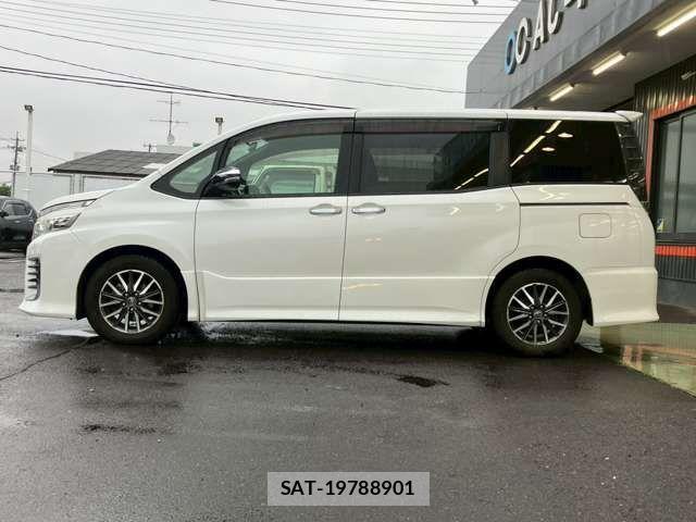 Toyota VOXY 2015-12 7217147-16