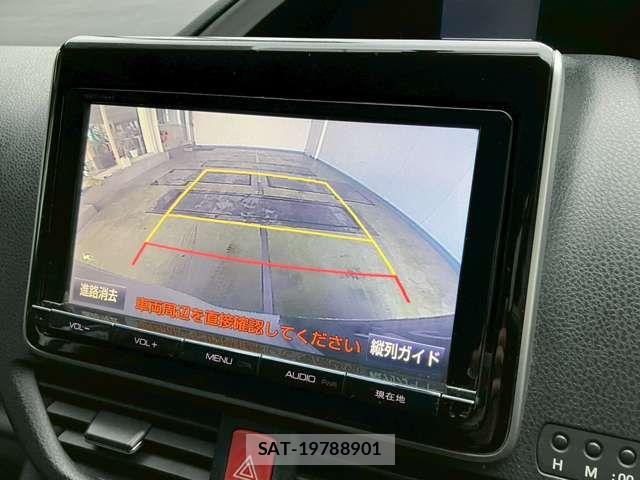 Toyota VOXY 2015-12 7217147-2
